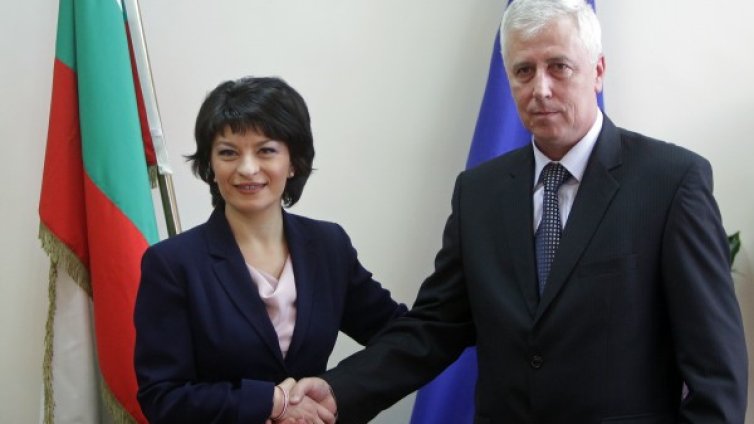 Новият здравен министър с бели чувства към Атанасова 
