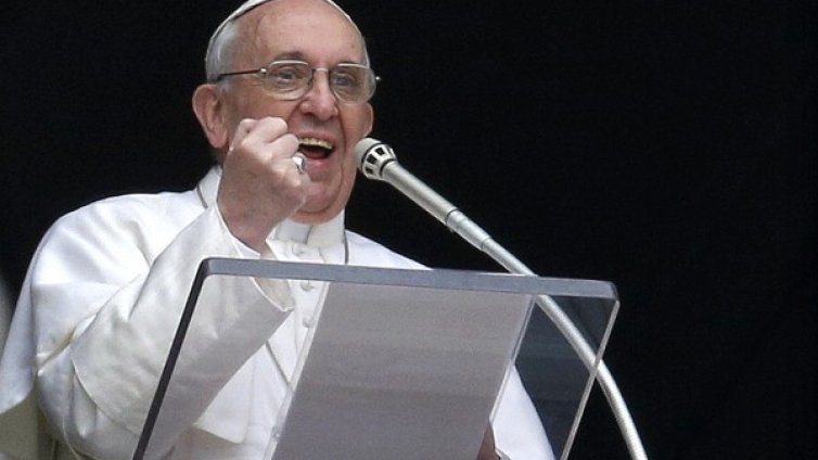 Папа Франциск обича да си хапва "гореща баня"