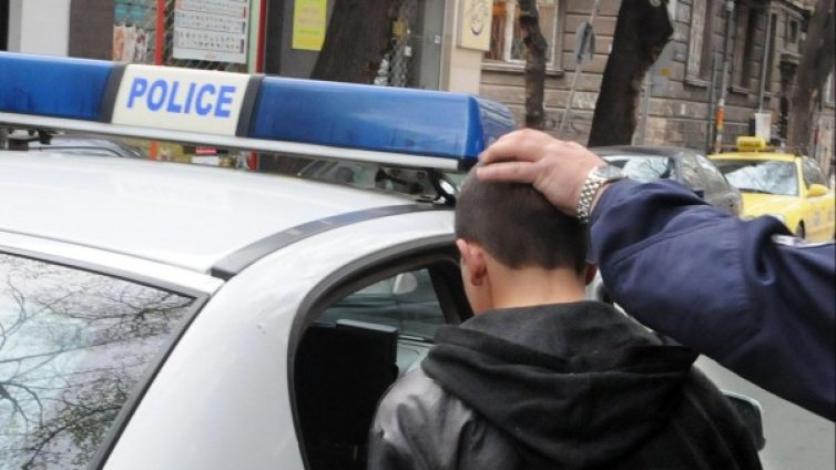 Хванаха мъж с 40 килограма взривни вещества