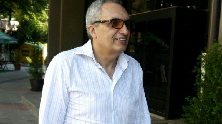 Служебното правителство не е "боксова круша"!