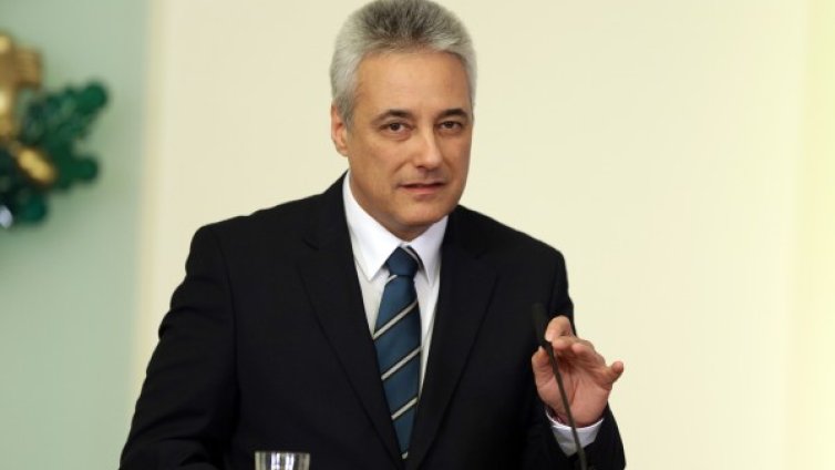 Райков няма да извива ръцете на бизнеса 