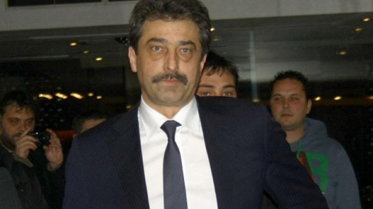 Цветан Василев нападна президента - обслужвал бизнес интереси