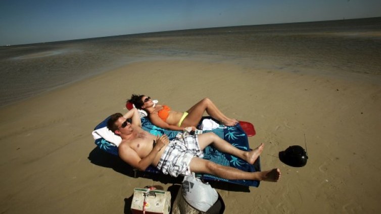 Нямаш пари за море? Надявай се на "висяща почивка"!