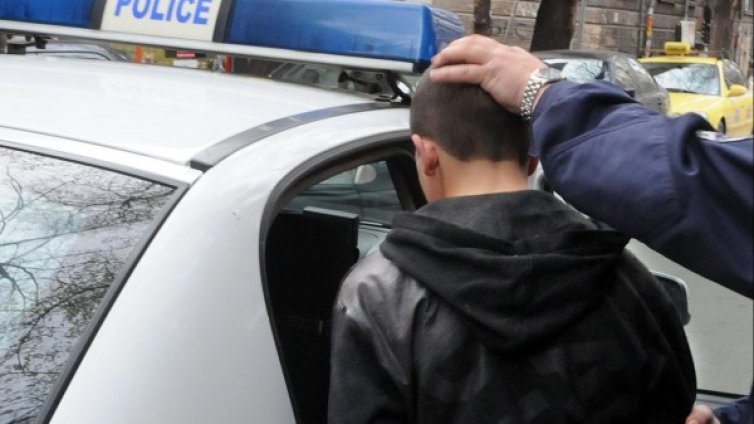 Арестуваха мъж за 11 измами
