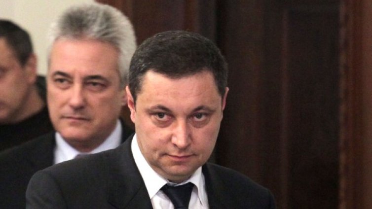 Двама служебни министри на мушката на Яне Янев