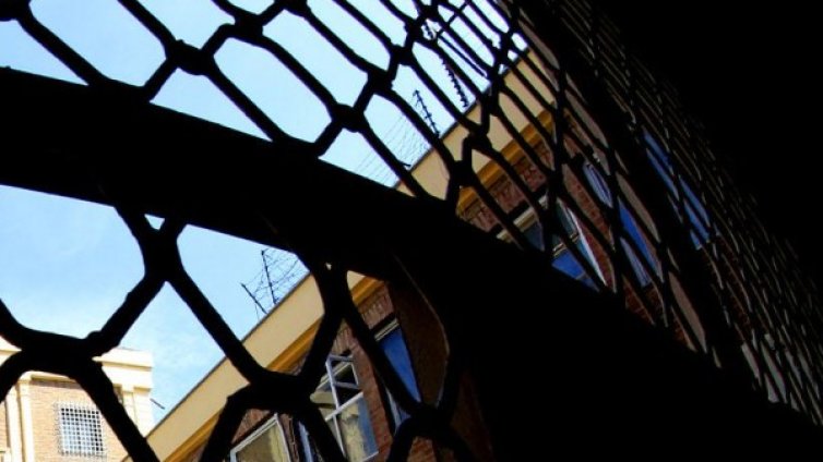 Близо 50 затворници избягаха от затвор в Либия