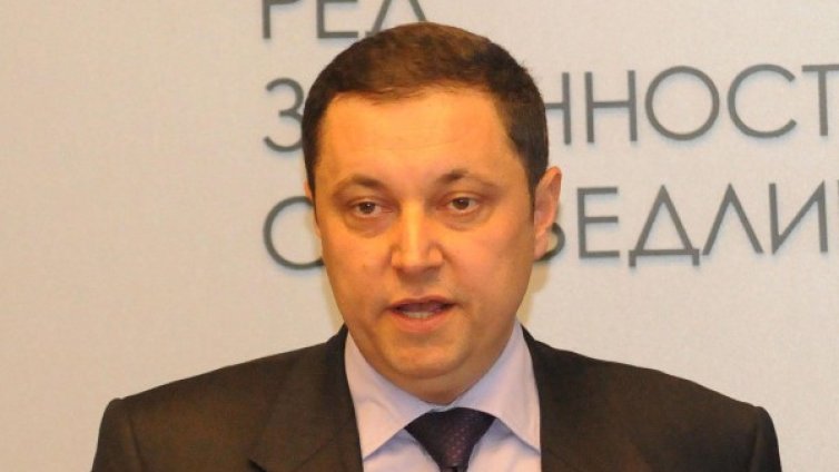 Фамилиите от БКП още са във властта, скочи Янев