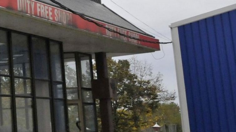 Опашки от тирове задръстиха двата българско-турски ГКПП