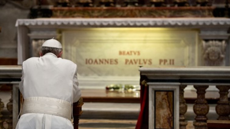 Папа Франциск се поклони пред гроба на Йоан Павел Втори