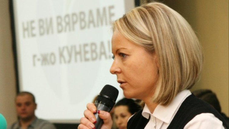 "Парашутисти" разцепили партията на Кунева в Пловдив