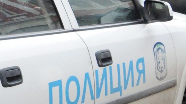 Наказаха полицай, защото ударил мъж, заплашил сина му с пистолет