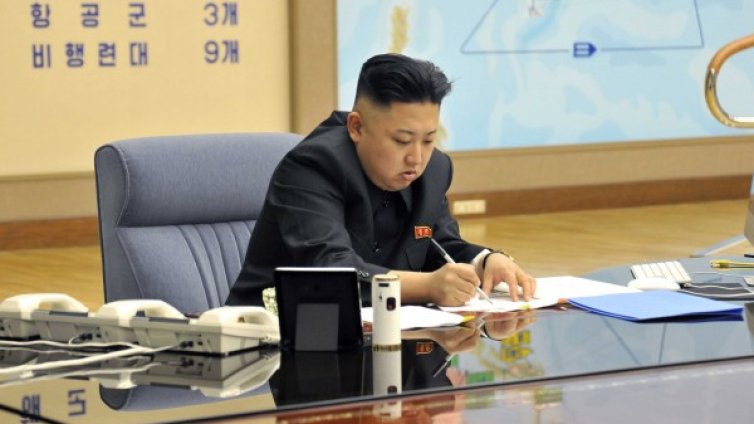 Ким Чен Ун - баща и вожд на нацията или пълководец