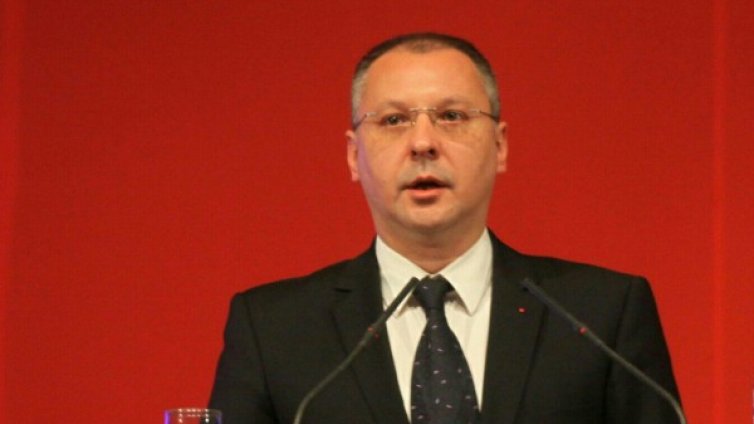 Жрици гадаят за Станишев