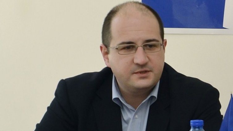 С ченгеджийски номера ГЕРБ компенсирала своята немощ