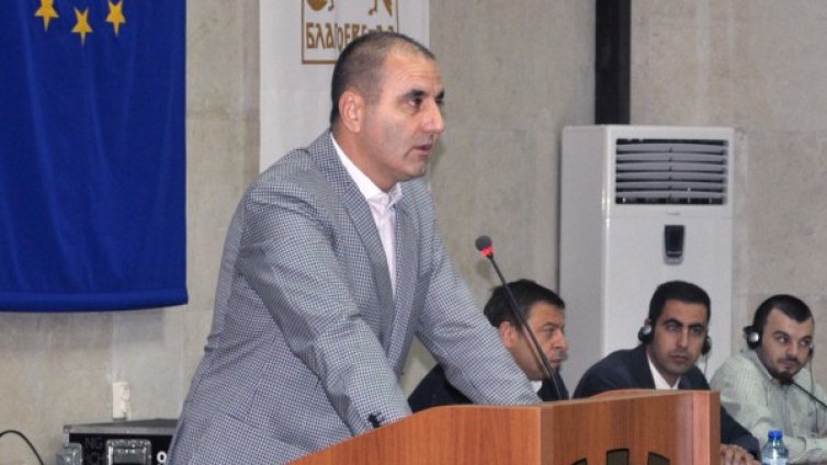 Притеснявам се, че и аз съм подслушван, оплака се Цветанов