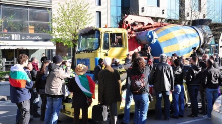 Транспортни работници от Варна също се вдигнаха на протест