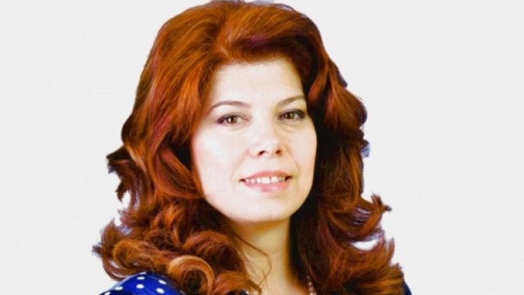 Кой поръча подслушванията, пита Йотова