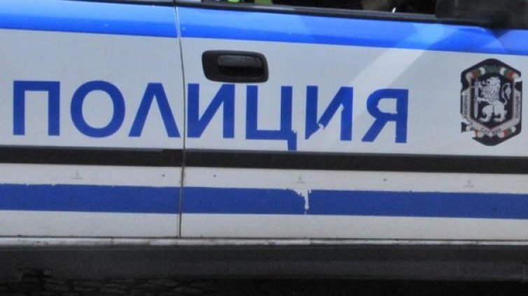 Млада жена скочи от покрива на блок в Ямбол