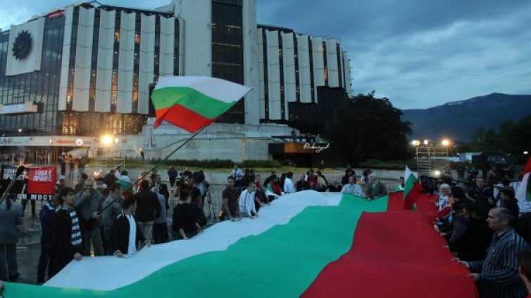Сблъсъци между протестиращи и полицаи 