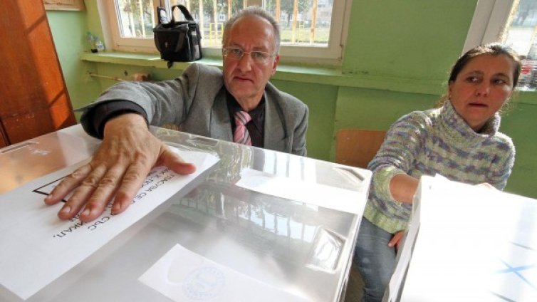 Областен координатор на Кунева също подава оставка