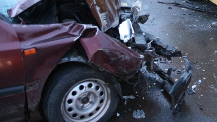 Седем души са ранени при катастрофа