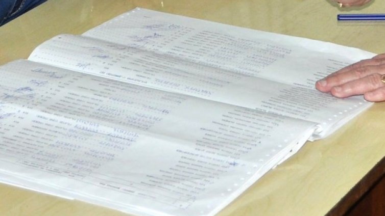 Председателка на СИК откраднала избирателни списъци