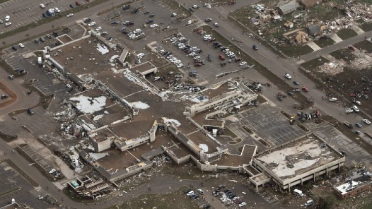 Над 90 са вече жертвите от торнадото над Оклахома 