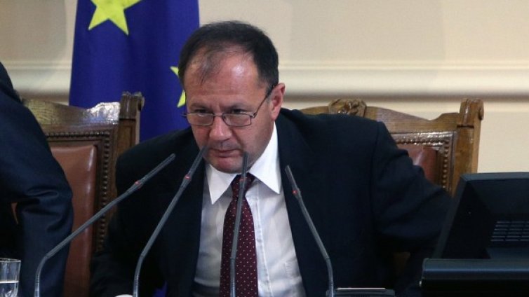 ГЕРБ блокира ЦИК, оплака се Миков 