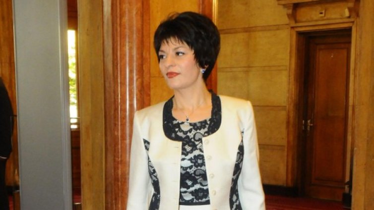 ГЕРБ-ери се изнизаха от НС, обидиха се на Мая Манолова