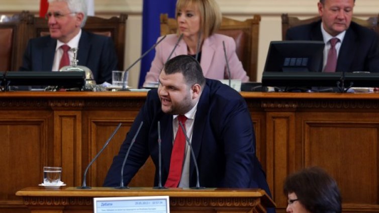 ГЕРБ бранят Цветанов от "лицето" Пеевски 