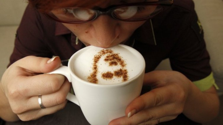 Не прекалявайте с кафето - може да напълнеете