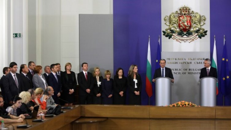 Правителството е ляво, а трябват десни мерки