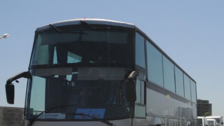 Шофьор на бус към деца: Омръзнахте ми, копелета!