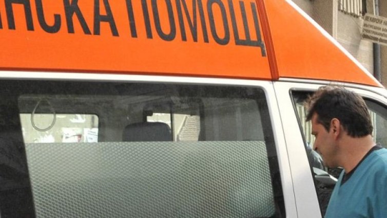 Мъж е с опасност за живота след сбиване