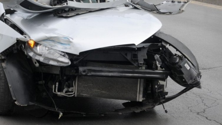 Двама с опасност за живота след катастрофа