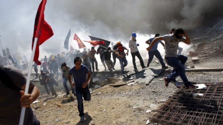 Ще сринат ли икономиката протестите в Турция? 