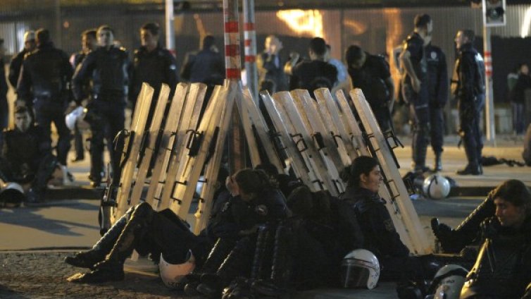 "Таксим" заприлича на бойно поле