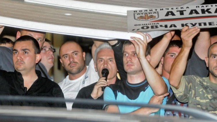 Платени "мирни" провокатори!?