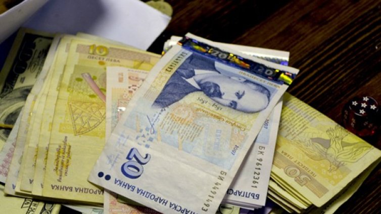 Обвиниха двама, купували ромски вот из Велико Търново