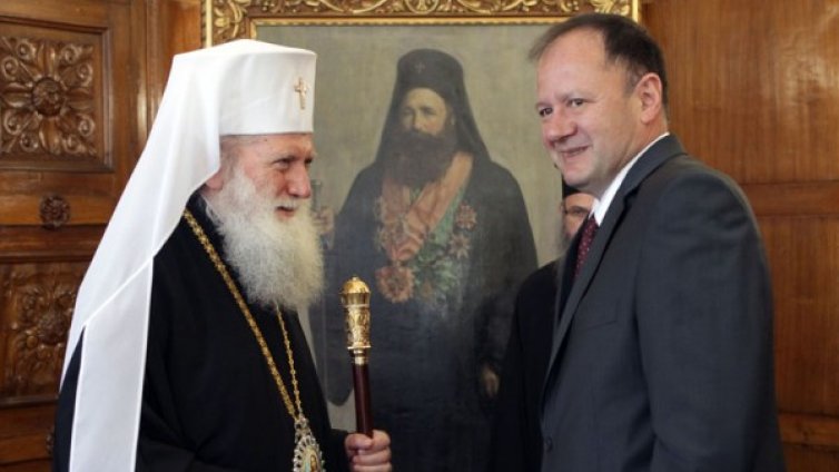 Миков към &dagger;Неофит: Ще оправим заплатите на отчетата!