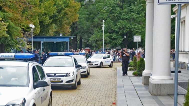 Не е ясно ще заседава ли Парламентът днес