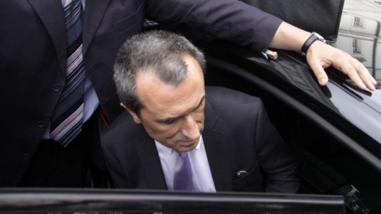 Орешарски иска да говори за икономика, не за оставка