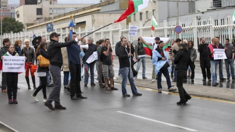 Протестиращи спряха трафика около булевард "Брюксел"