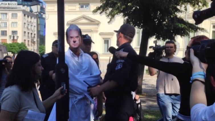 Задържаха Найо Тицин на протеста