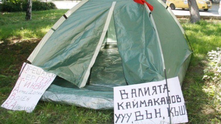 Заради инцидент общината в Пловдив засилва охраната на палатковия лагер на протестиращите