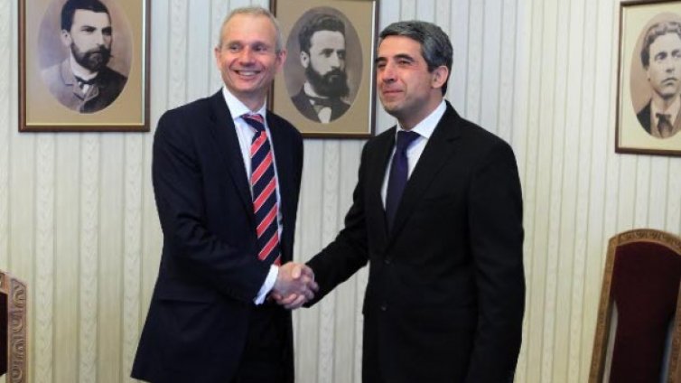 Политиците да протегнат ръка към гражданското общество!