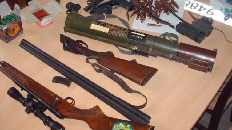 Иззеха незаконни оръжия и боеприпаси в Търновско