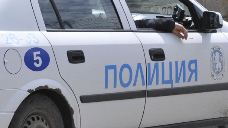 "Полицай" и "следовател" свиха от баба и дядо над 6 бона