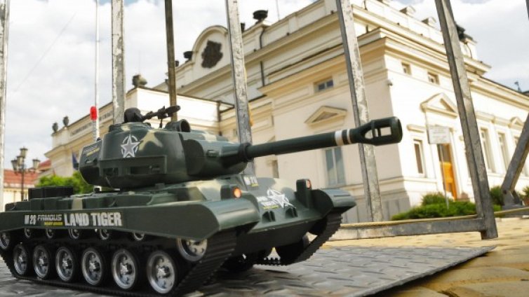 По-добре да дойдат танковете, подкрепени от... филии