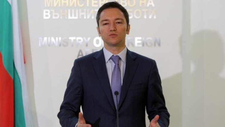 Без посланици с картончета, нави се Вигенин
